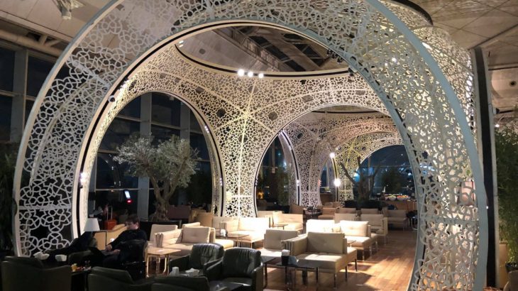 イスタンブール空港到着、乗り換え待機中