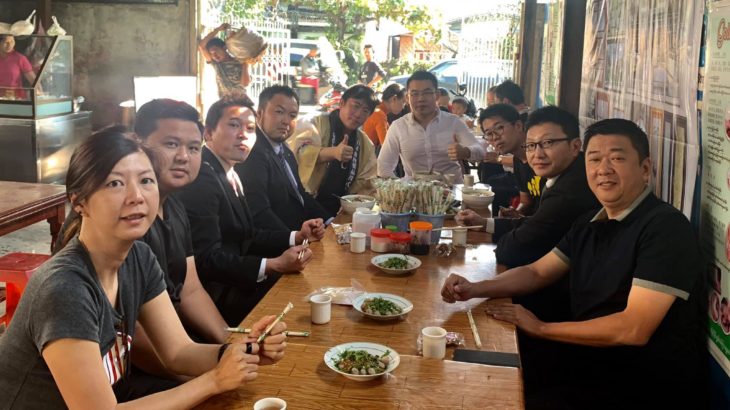 Happy breakfast with 3the Myanmar koi show attendees .